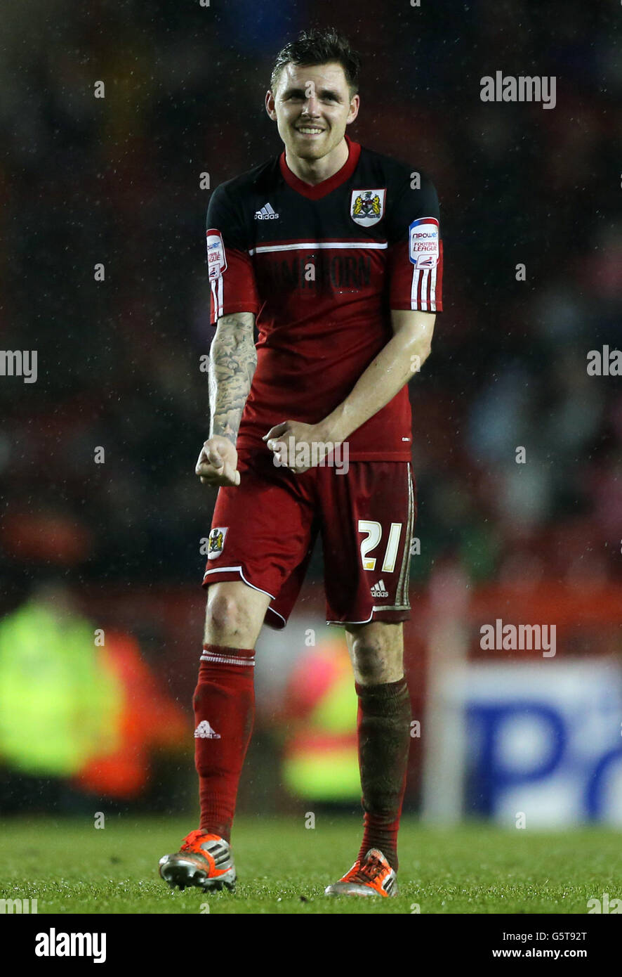 Bristol City Torschütze Paul Anderson feiert beim Schlusspfiff während des npower Championship-Spiels am Ashton Gate in Bristol. Stockfoto