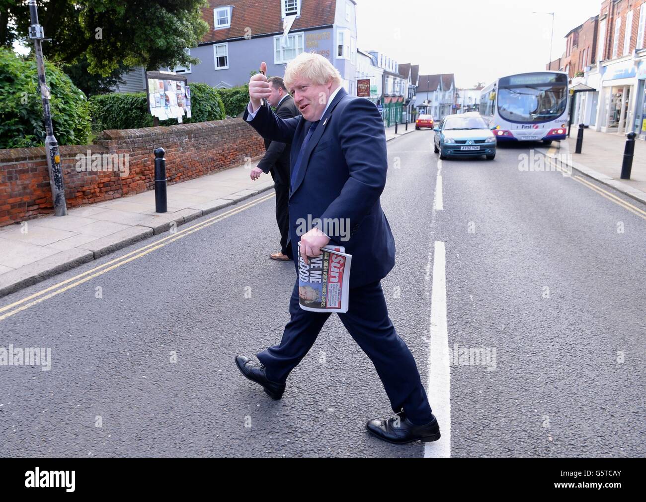 Boris Johnson gibt einen Daumen hoch für Anhänger in Maldon, Essex, am letzten Tag der Kampagne vor Donnerstag EU-Referendum. Stockfoto