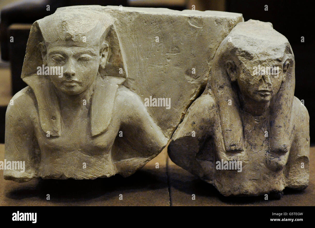 Ägypten. Mann und Frau. Die Statue. Das Fragment. Stein. Die Eremitage. St. Petersburg. Russland. Stockfoto