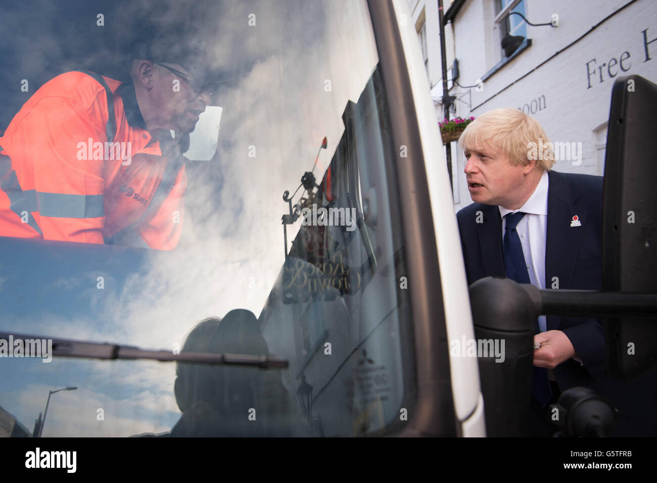 Boris Johnson trifft Menschen vor Ort in Maldon, Essex, wo er im Auftrag von Abstimmung verlassen vor Donnerstag EU-Referendum bewarb. Stockfoto