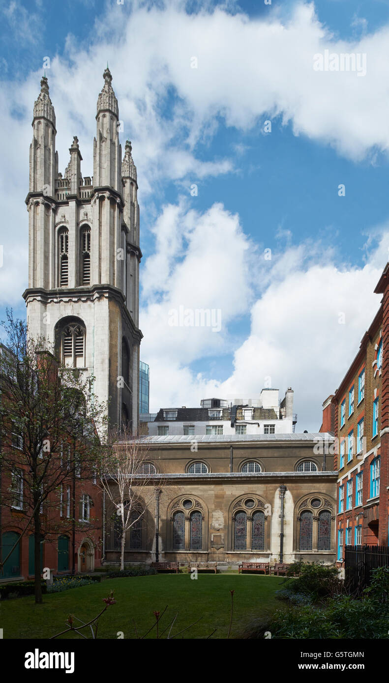 St Michael Cornhill, Kirche in der City of London, nach dem großen Brand von London wieder aufgebaut: Turm und südlichen Seitenschiff Stockfoto