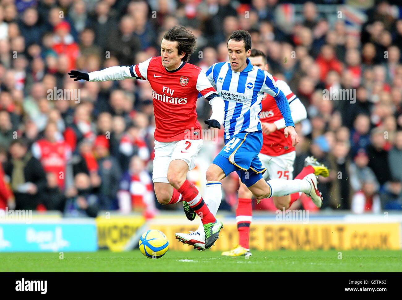 Fußball - FA Cup - vierte Runde - Brighton und Hove Albion / Arsenal - AMEX Stadium. Tomas Rosicky von Arsenal (links) und Moreno David Lopez von Brighton & Hove Albion kämpfen um den Ball Stockfoto