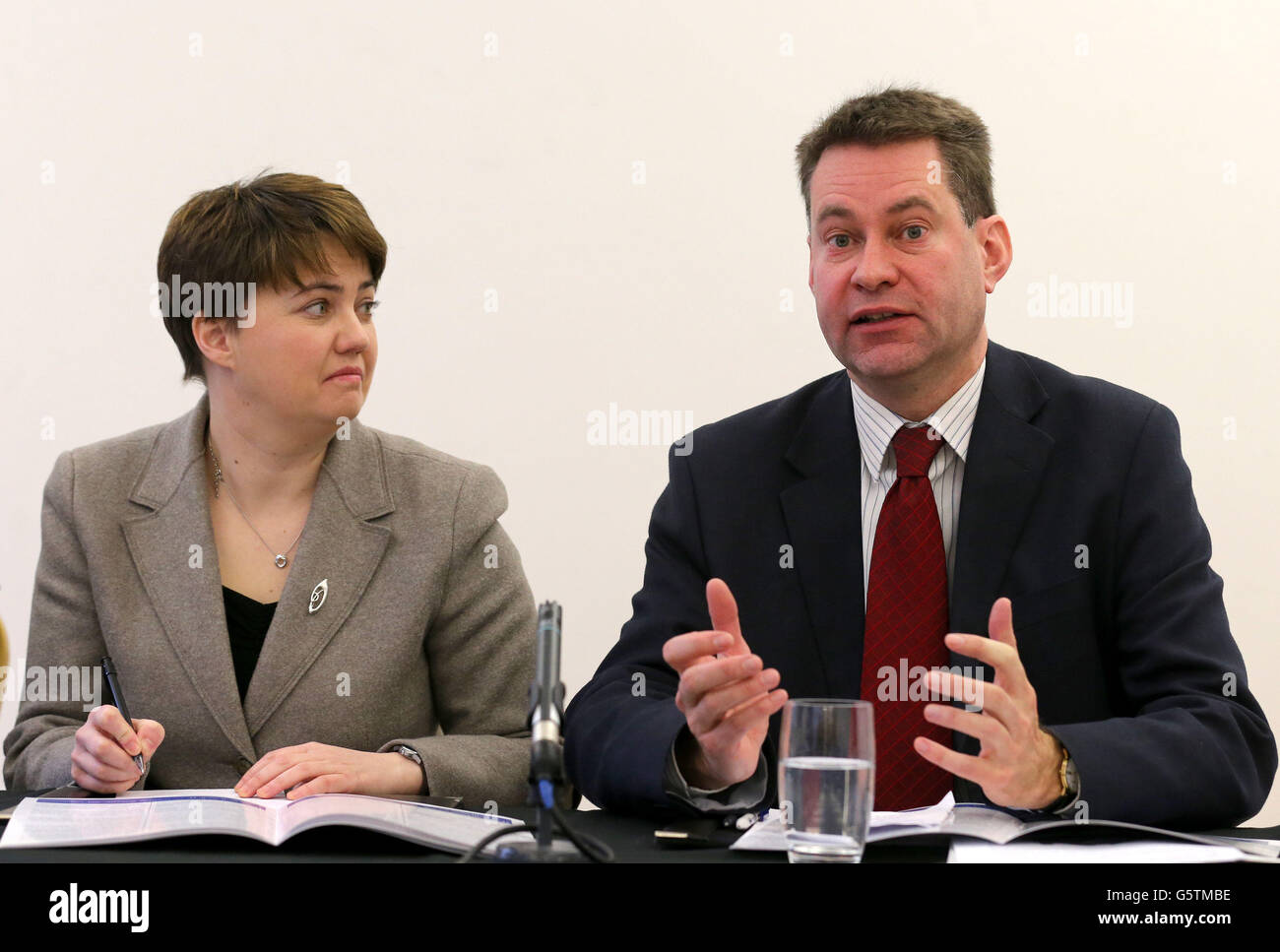 Tories wollen mehr fossile Brennstoffe. Mit Murdo Fraser MSP am Falkirk Wheel. Stockfoto