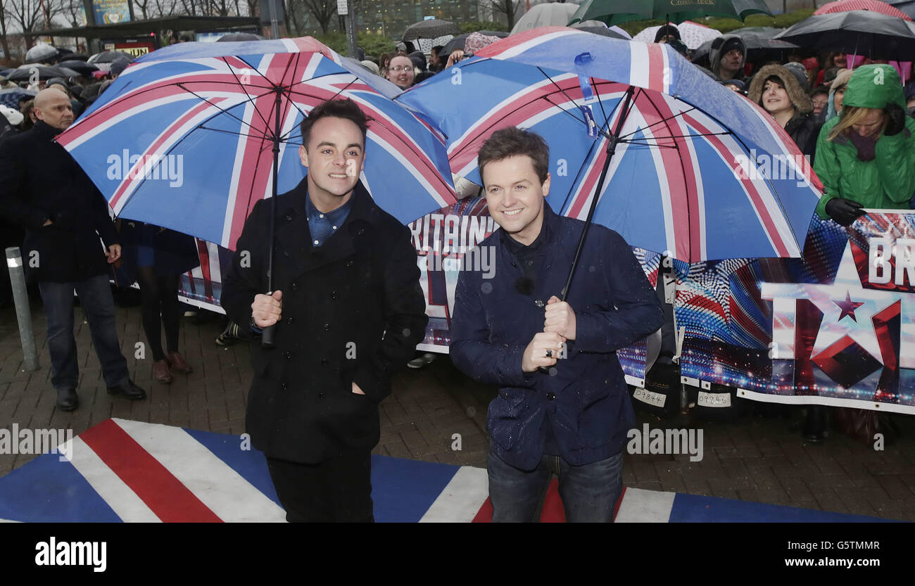 Anthony McPartlin und Declan Donnelly kommen bei den britischen Got Talent Vorsingen im Clyde Auditorium in Glasgow, Schottland an. Stockfoto