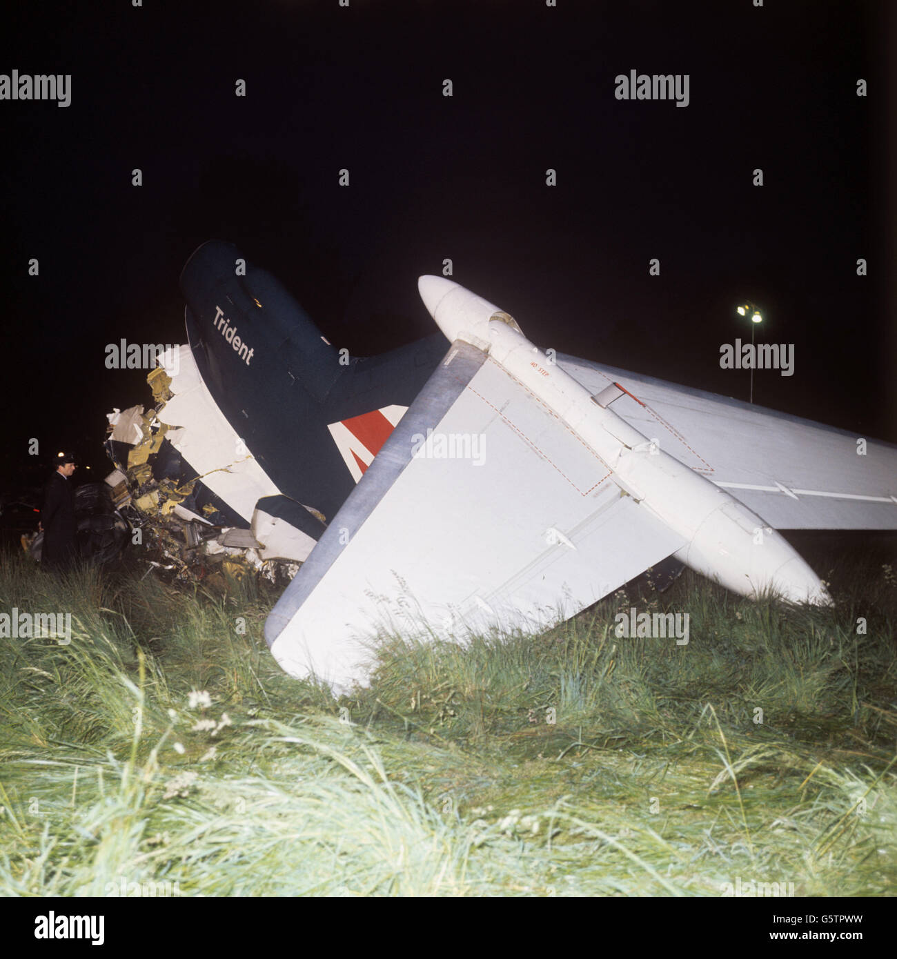 Der Heckabschnitt des in Brüssel gebundenen BEA Trident-Flugzeugs, das beim Aufprall aus dem Rumpf gerissen wurde. Das Flugzeug stürzte Minuten nach dem Start vom Flughafen Heathrow ab und tötete alle 118 Menschen an Bord. Stockfoto