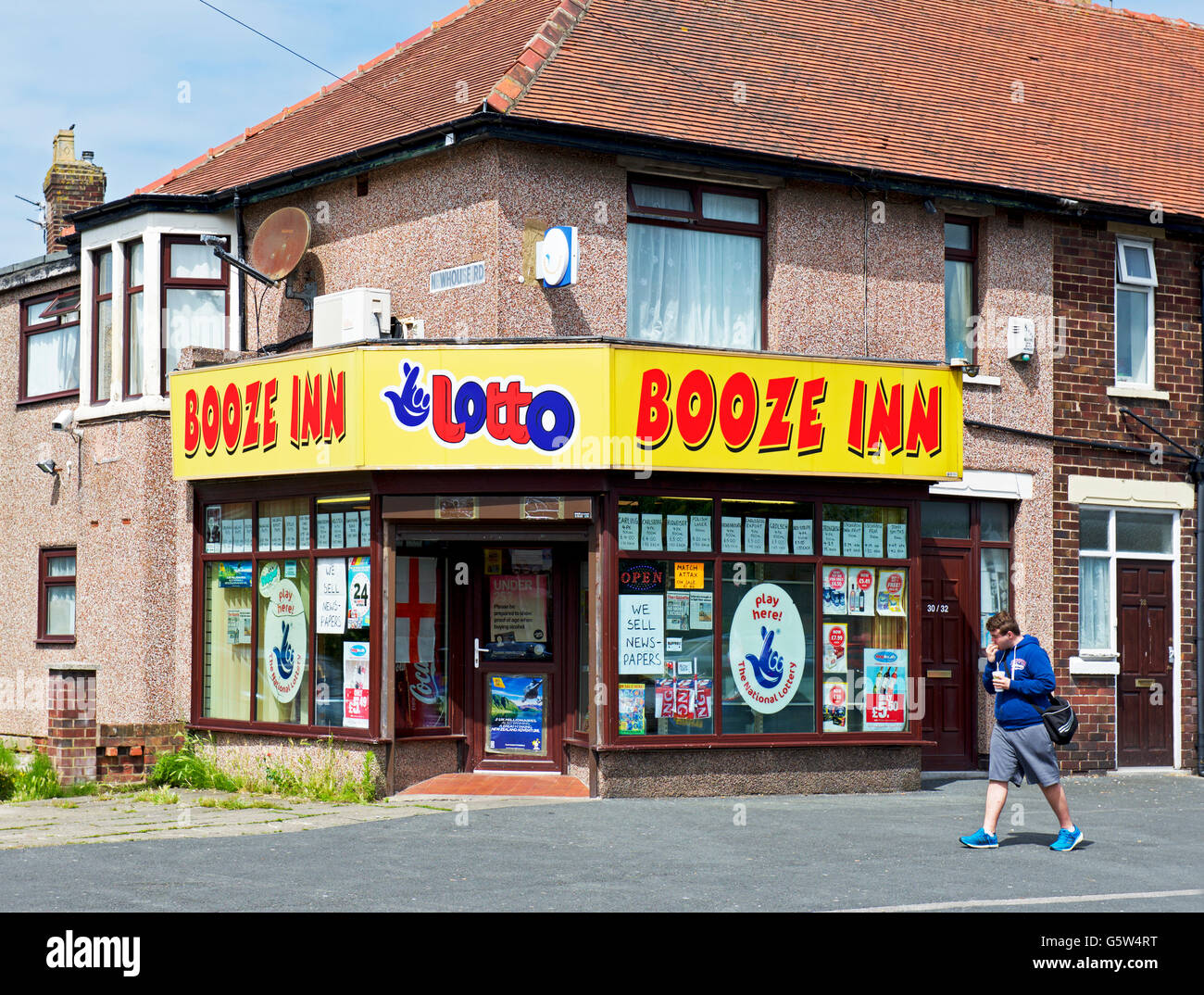 Booze Inn, ein off-Lizenz und Shop in Blackpool, Lancashire, England UK Stockfoto
