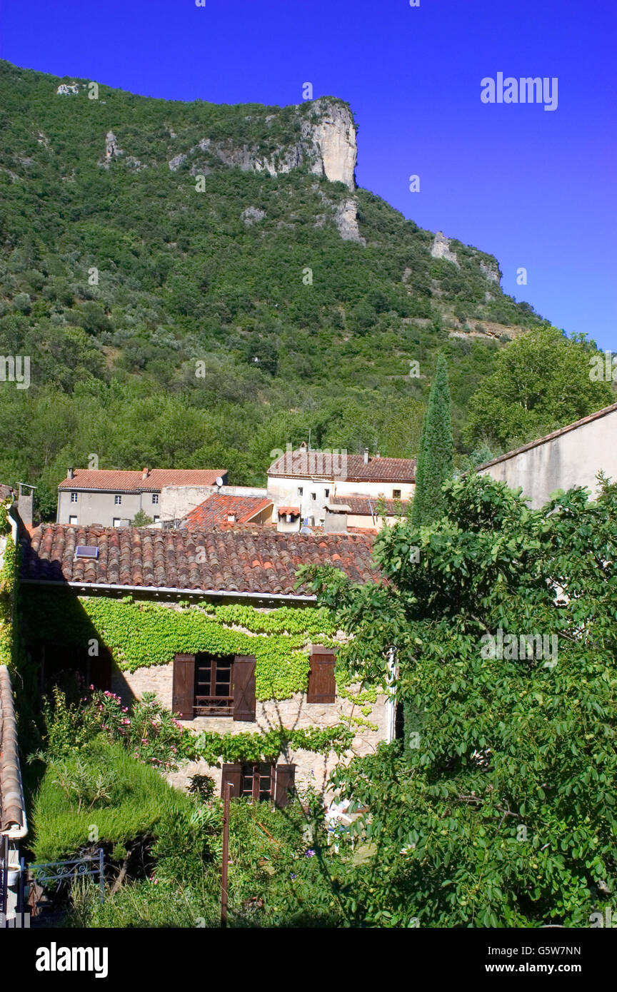 Dorf im Herzen der französischen Cevennen-Nationalpark in voller Herbst Stockfoto