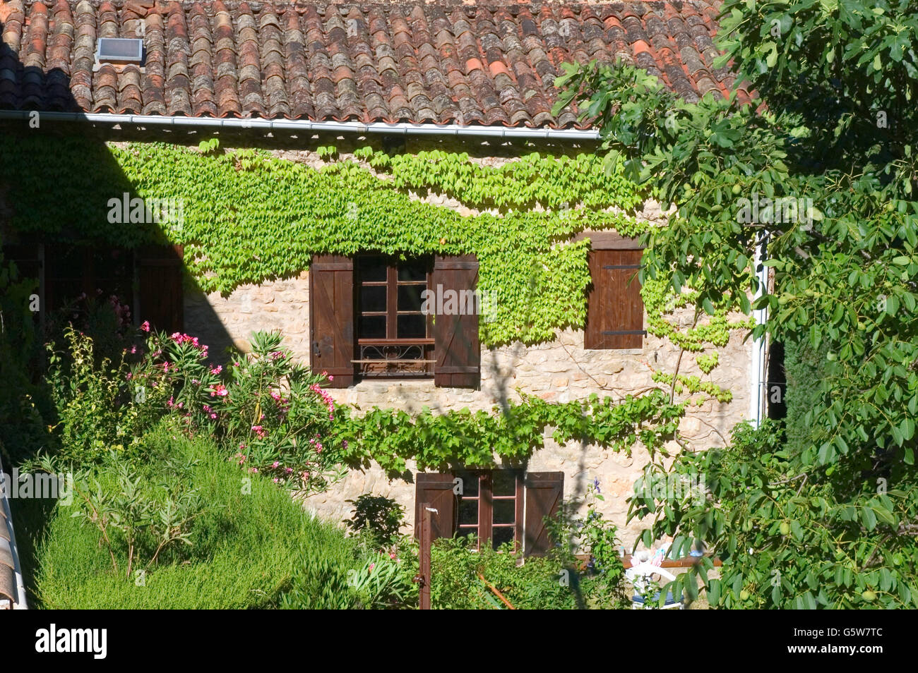 Dorf im Herzen der französischen Cevennen-Nationalpark in voller Herbst Stockfoto