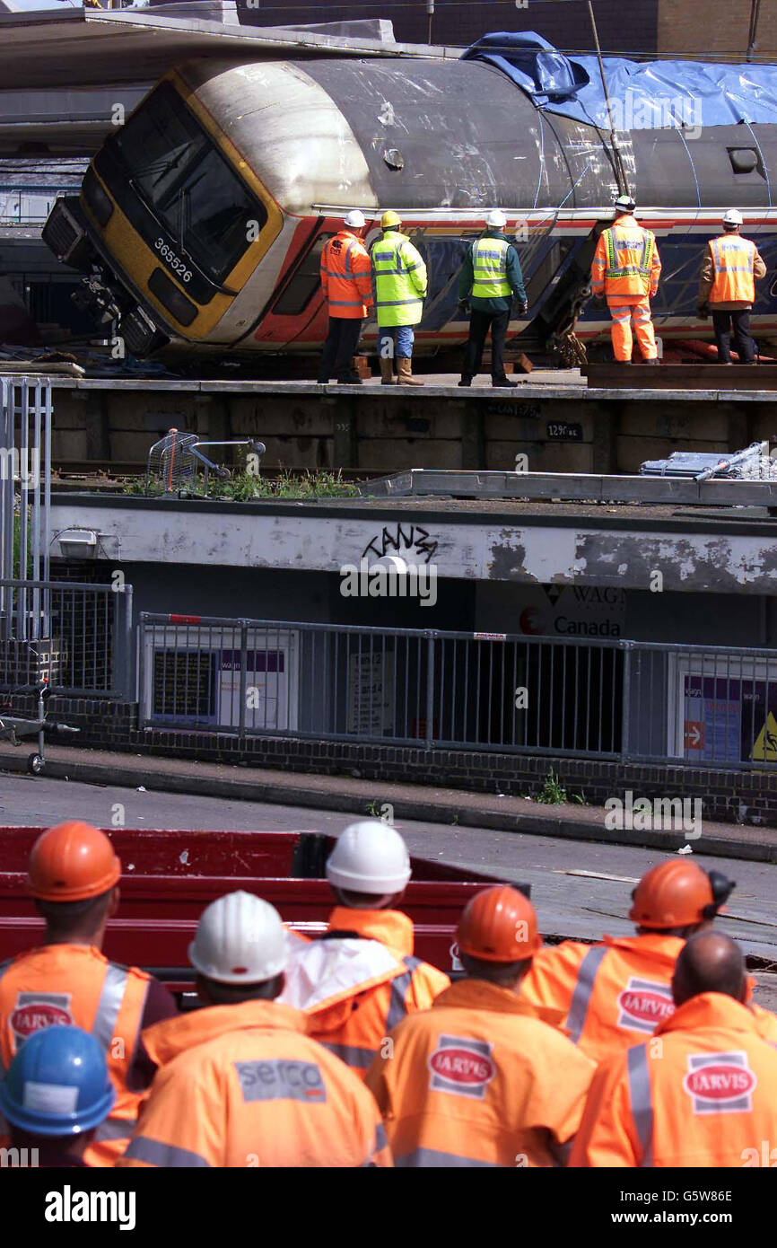 Kings cross entgleisung Fotos und Bildmaterial in hoher Auflösung Alamy