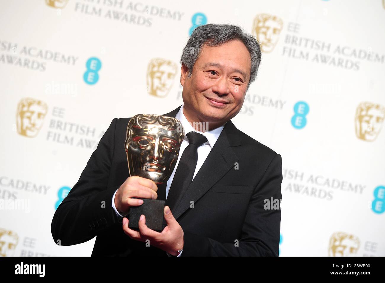 Ang Lee erhielt den Preis für die beste Kinematographie für 'Life of Pi', den er im Namen von Claudio Miranda im Presseraum der British Academy Film Awards 2013 im Royal Opera House, Bow Street, London, entgegennahm. Stockfoto
