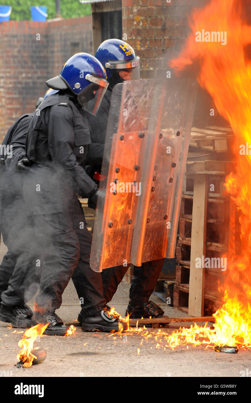 Polizei Riot Offiziere öffentliche Ordnung Taktik Stockfoto