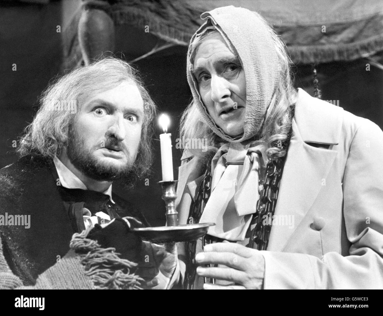 Kenny everett als scrooge in charles dickens weihnachtslied special