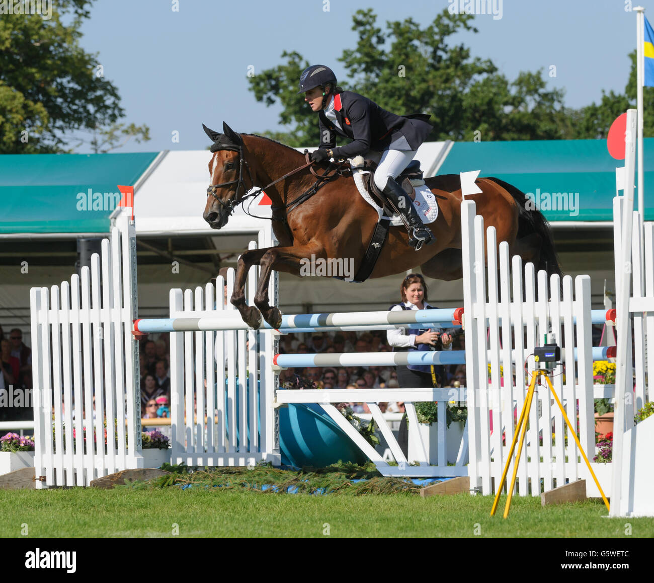 Tina Koch und STAR Zeuge - Springreiten Phase - Land Rover Burghley Horse Trials, 6. September 2015. Stockfoto