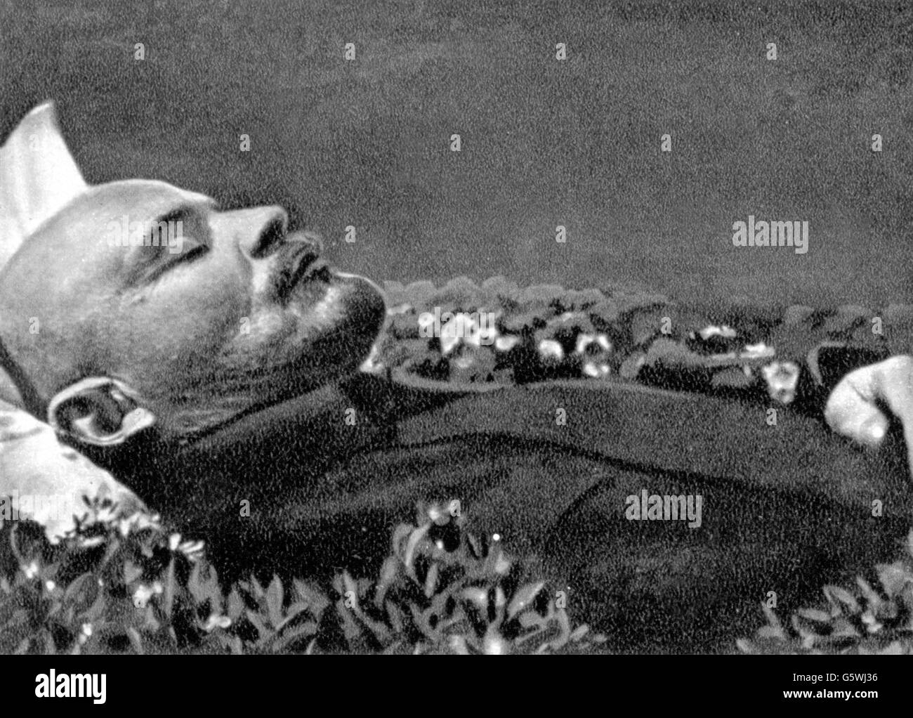 Lenin (Vladimir Iljich Uljanow), 22.4.1870 - 21.1.1924, russischer Politiker, halbe Länge, sein verlassener Toter, 1924, Stockfoto