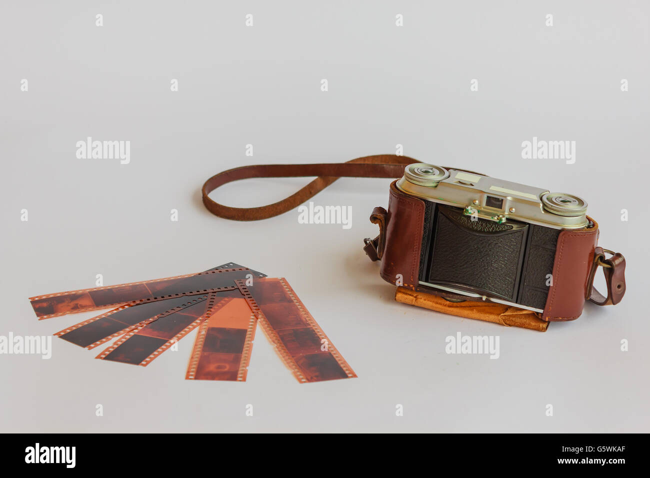 alte Vintage-Kamera von Fotografen mit den negativen verwendet bestehen aus Frames aus Wich entwickelt das Bild Stockfoto