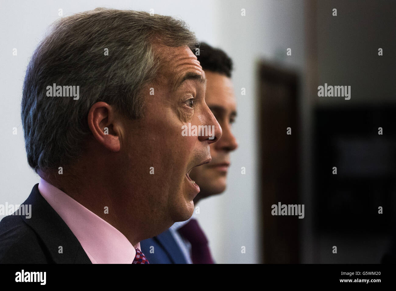 Emmanuel Centre, Westminster, London, 22. Juni 2016. Die UKIP Führer und lautstarken Anti-EU-Kämpferin Nigel Farage liefert seine fi Stockfoto