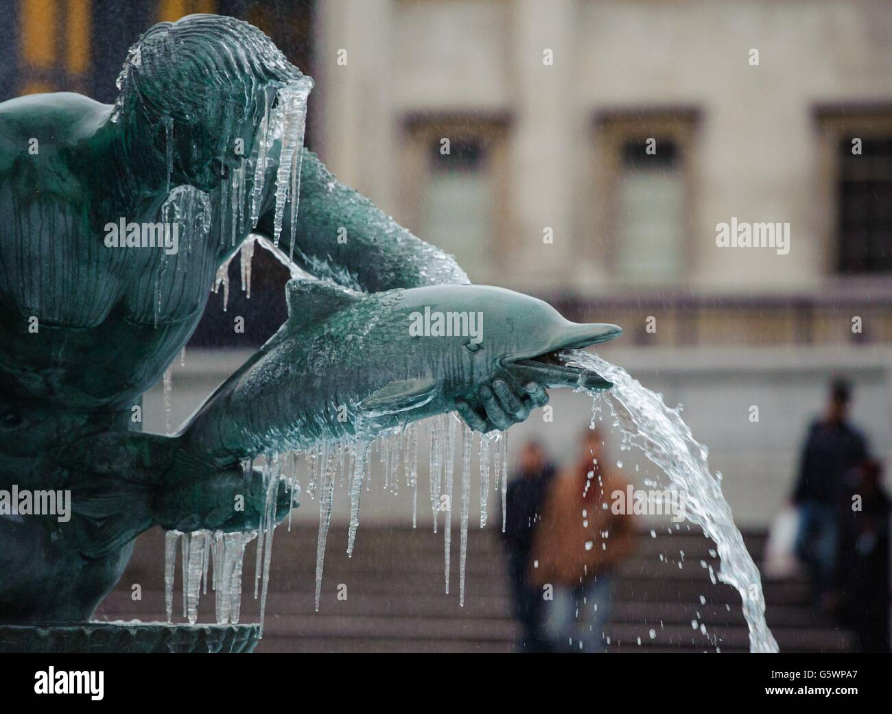 Wetter - Winter-Szene - Frozen Fountain - Trafalgar Square, London Stockfoto