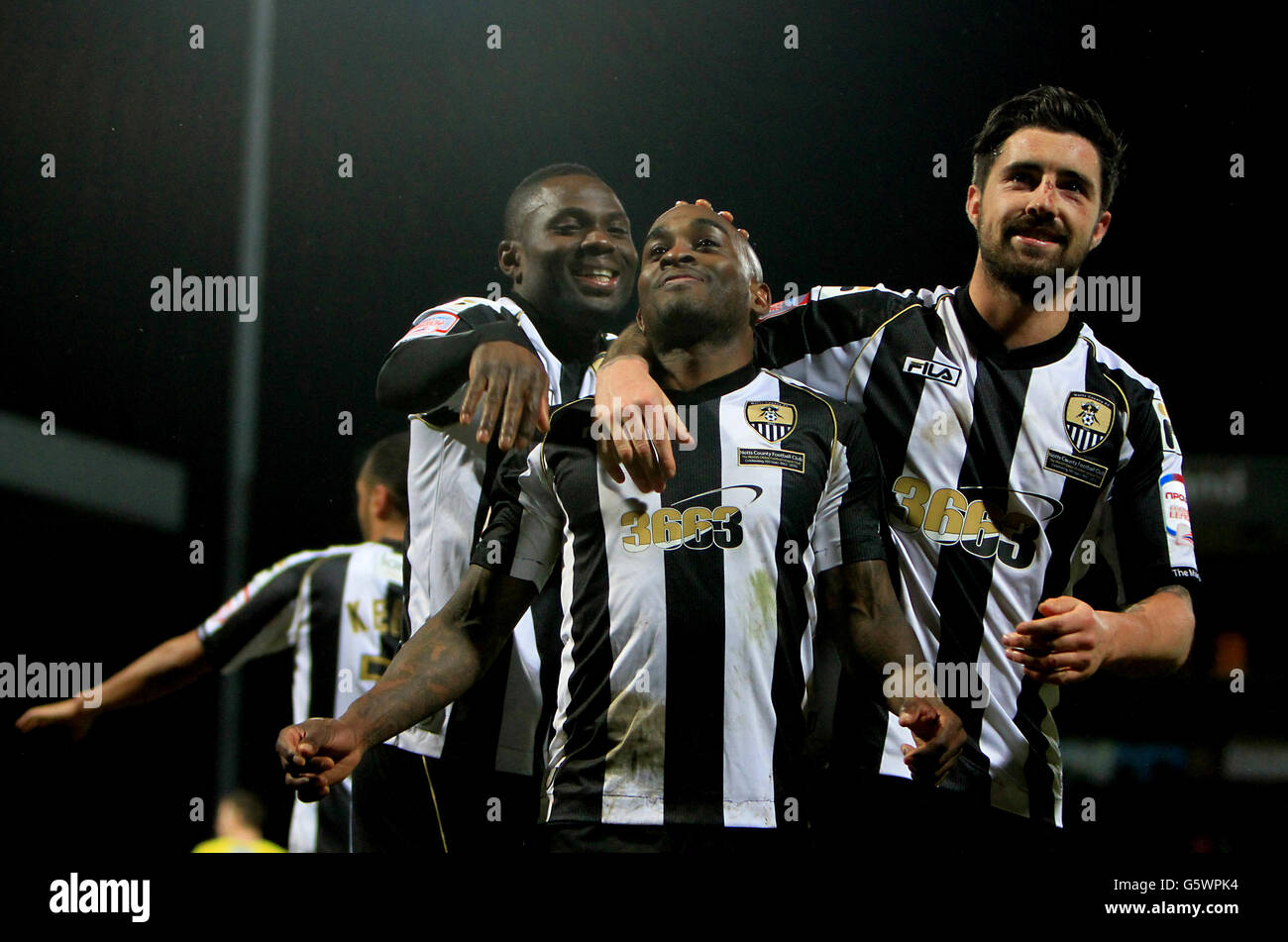 Fußball - npower Football League One - Notts County / Bury - Meadow Lane. Jamal Campbell-Ryce von Notts County (Mitte) feiert das vierte Tor des Spiels von der Strafstelle aus Stockfoto