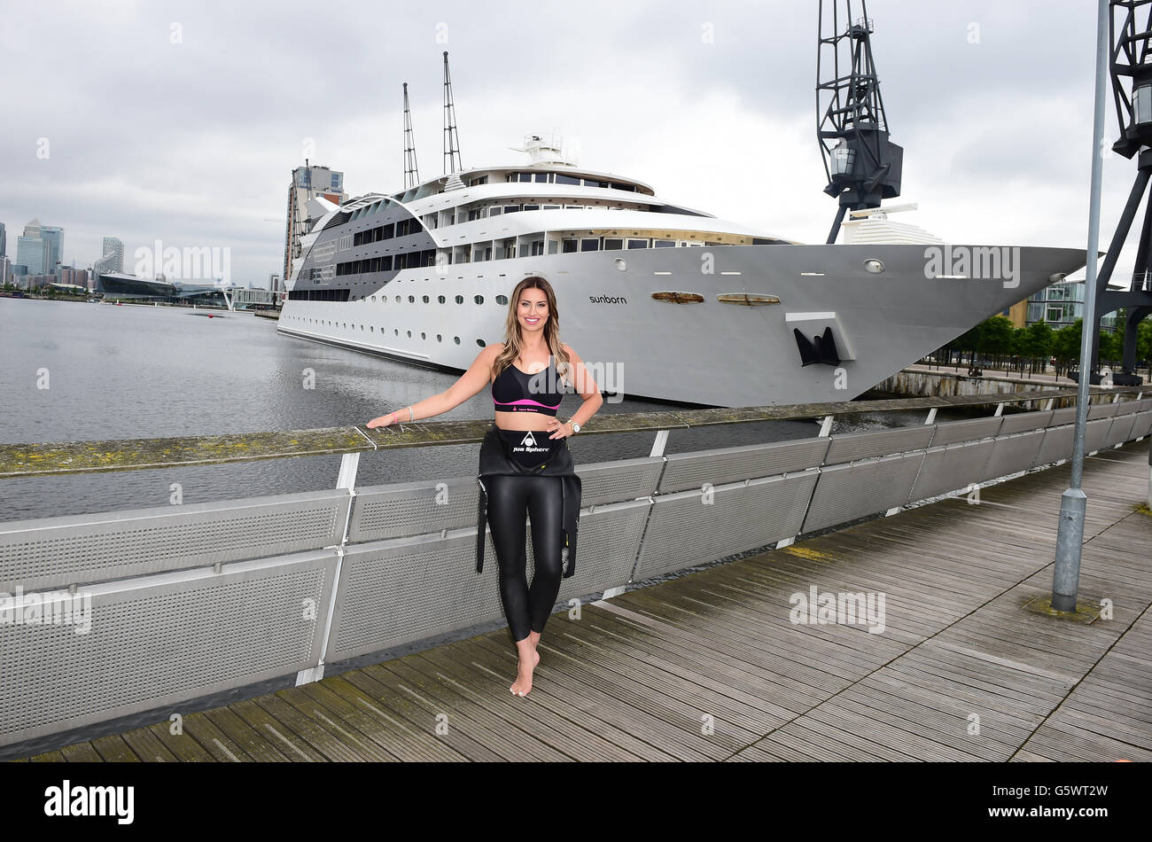 TV star Ferne McCann Zahnräder Uo für ihre Freiwasser Herausforderung-She nimmt zwei Ereignisse dieser Jahre mit großen schwimmen, Europas größte Freiwasser schwimmen Serie, erfahren Sie mehr auf greatswim.org. Sie wurde an der Sunborn Yacht Hotel London gesehen. Stockfoto