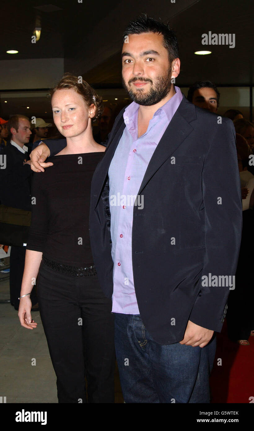 Regisseur Jez Butterworth kommt zur britischen Gala-Premiere seines neuen Films „Birthday Girl“ im Warner Village Cinema in Islington, London. Der Film mit Nicole Kidman und Ben Chaplin erscheint am Freitag, den 28. Juni 2002. Stockfoto