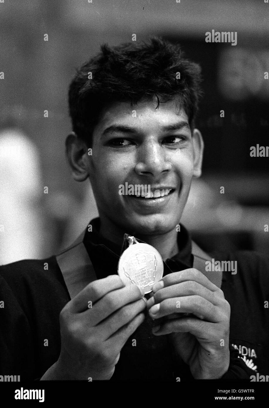 British Commonwealth Games, und einer der jüngsten Goldmedaillengewinner Ved Parkash, 14, der indische Wrestler, der Gold im Leichtgewicht-Finale gegen den kanadischen K Shand gewann. Stockfoto
