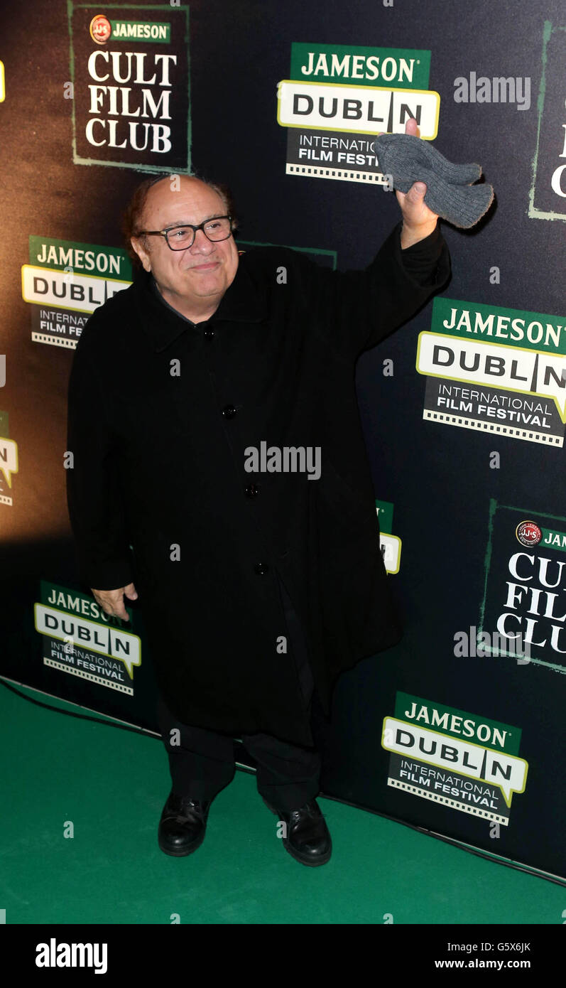 Danny Devito kommt im Mansion House in Dublin zu einer Sondervorführung von LA Confidential im Rahmen des Jameson Dublin Film Festivals an. Stockfoto