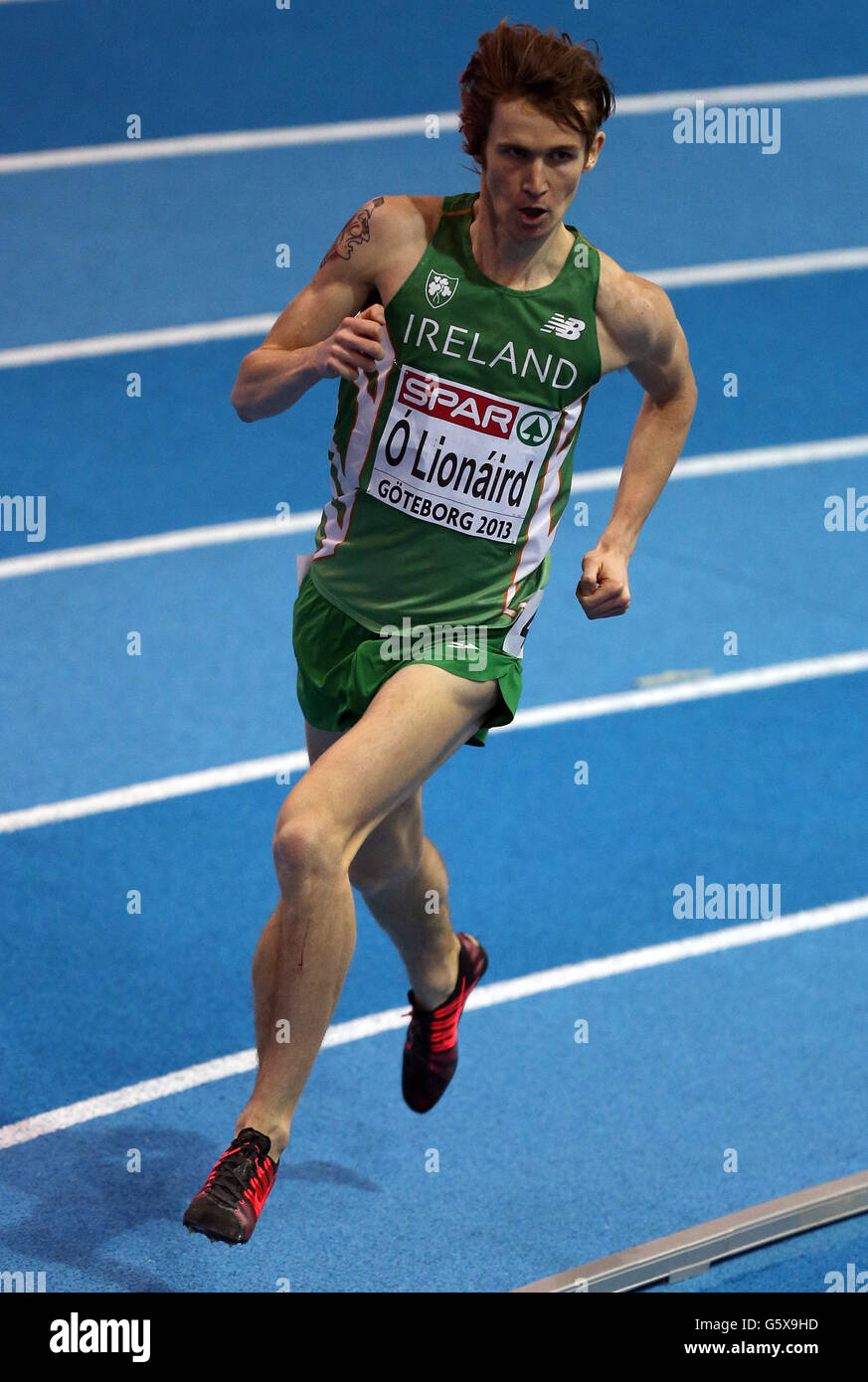 Der irische Ciaran O'lionaird tritt auf den 3000 Meter der Männer an, erster Lauf am ersten Tag der Halleneuropameisterschaft in der Scandinavium Arena, Göteborg, Schweden. Stockfoto