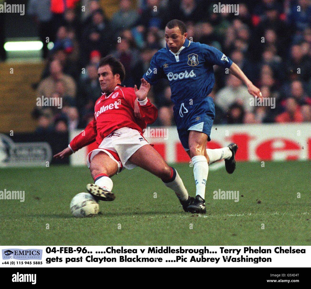 04-FEB-96. ...Chelsea / Middlesbrough. Terry Phelan Chelsea kommt an Clayton Blackmore vorbei Stockfoto