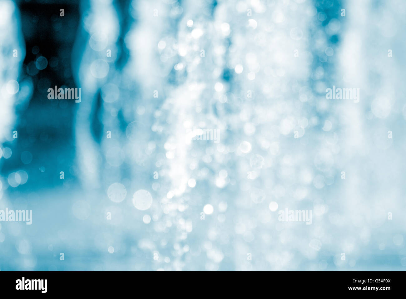 Der Schwall von Wasser in einem Brunnen Stockfoto