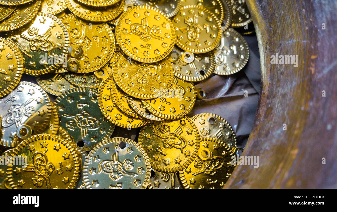 Gefälschte Gold und Silber Münzen closeup Stockfoto
