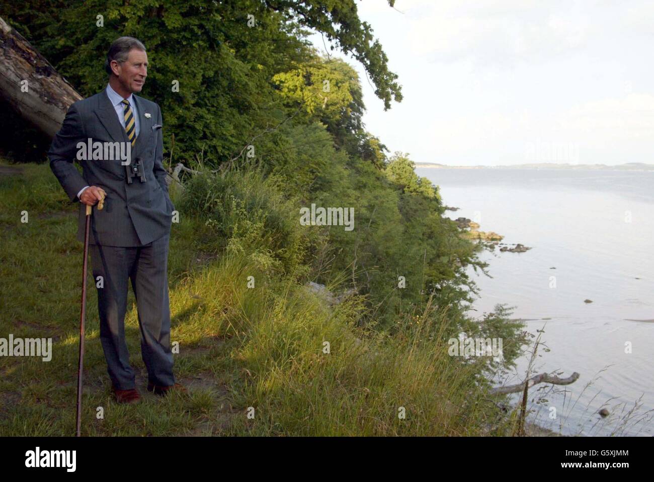 Der Prinz von Wales blickt auf die Insel Vilm, Prinz Charles während eines dreitägigen Besuchs in Deutschland auf der Insel. Stockfoto