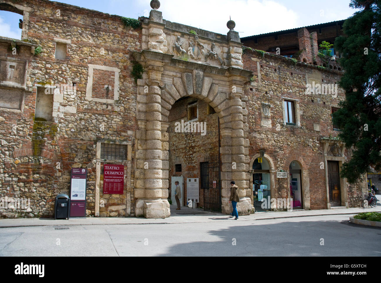 Eingang Tor zum Teatro Olimpico, Vicenza, Italien Stockfoto