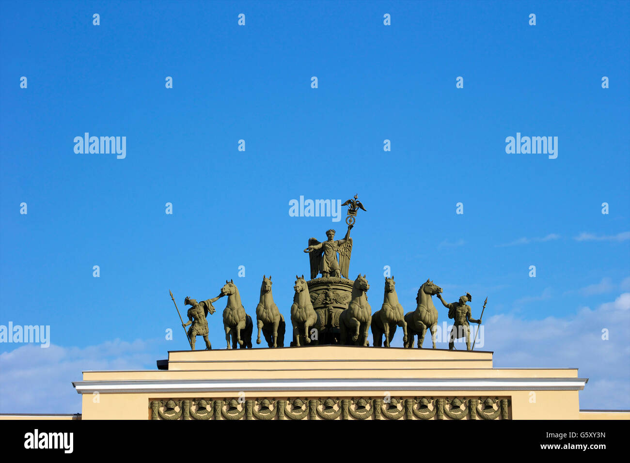 Geflügelte Sieg auf einem Wagen, allgemeine Personal Gebäude, Schlossplatz, Sankt Petersburg, Russland Stockfoto