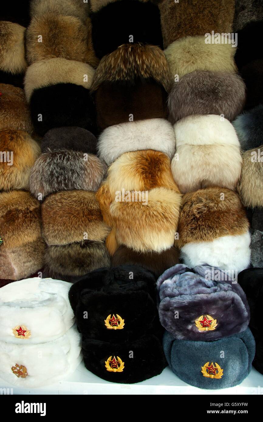 Traditionelle russische Uschanka Pelzmützen auf Verkauf, Sankt Petersburg, Russland, Europa Stockfoto
