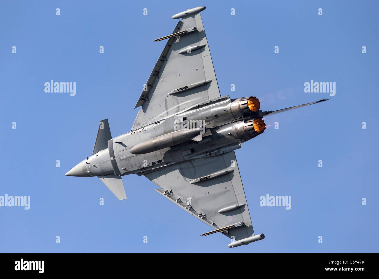 Royal Air Force (RAF) Eurofighter EF 2000 Typhoon multirole Kämpfer ...