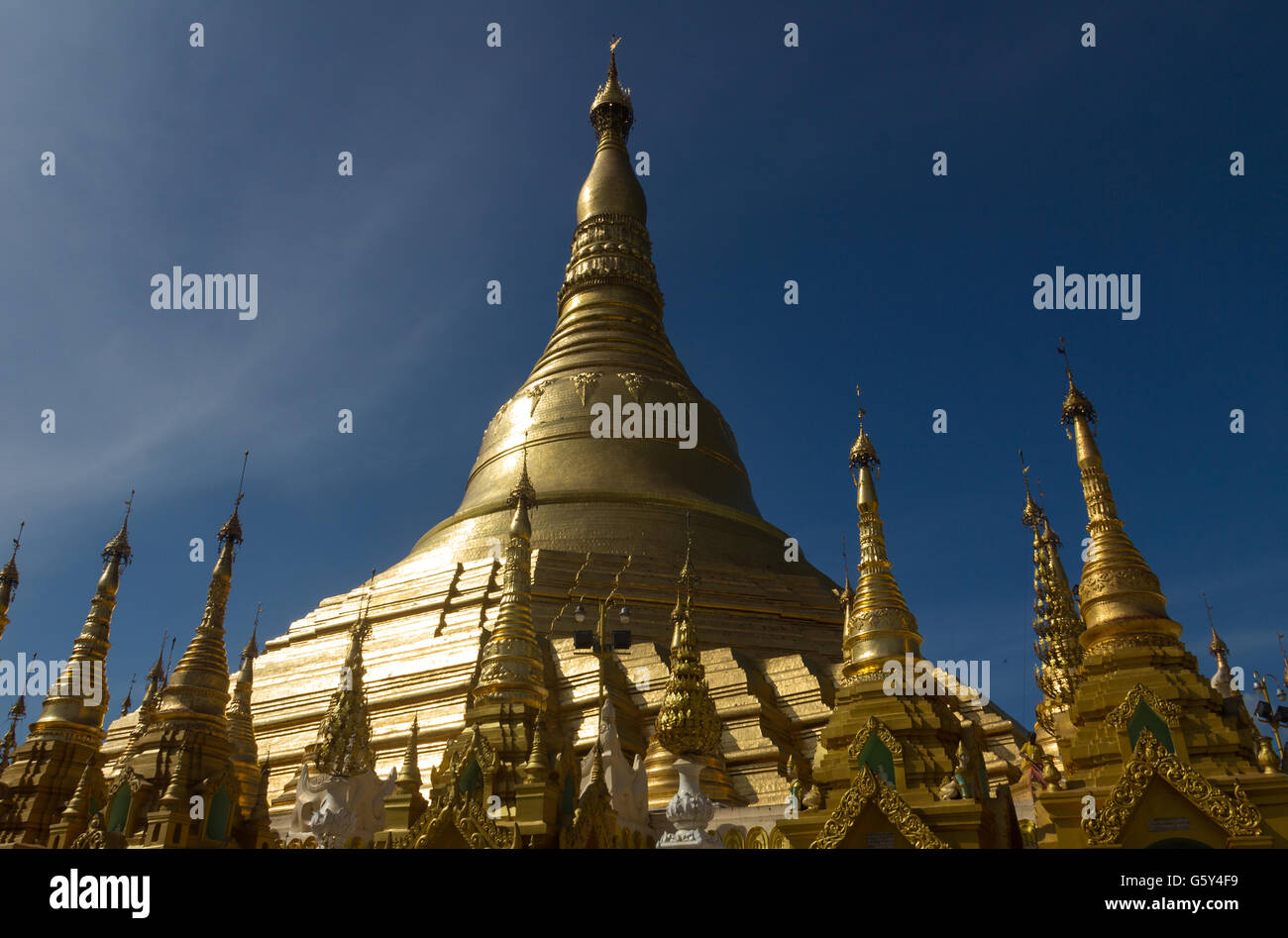 Goldene Stupa in Shwe Dagon Pagode in Myanmar Stockfoto