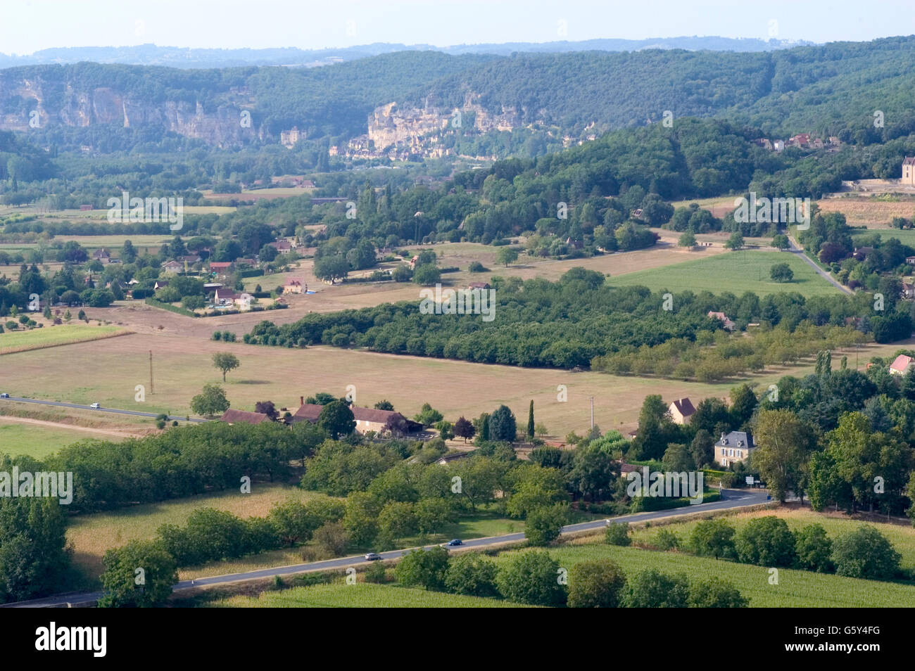 Dordogne-Landschaft von Domme in der französischen Abteilung mit dem gleichen Namen im Herzen des Perigord im Südwesten von Frankreich gesehen Stockfoto