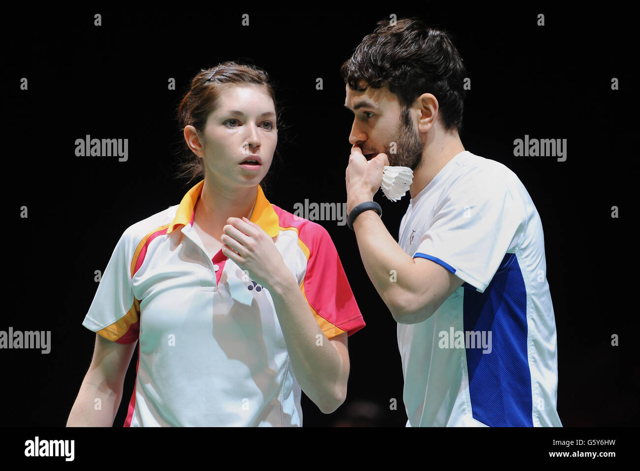 Englands Chris Langridge und Heather Olver am Tag einer der 2013 Yonex All England Badminton Championships in der National Indoor Arena, Birmingham. Stockfoto