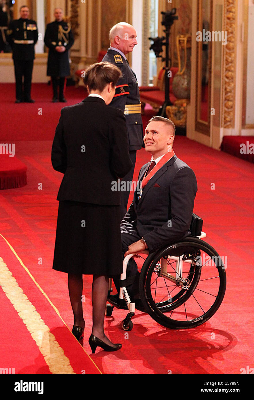 David Weir empfängt seine CBE von der Prinzessin Royal während einer Investiturzeremonie im Buckingham Palace, London. Stockfoto