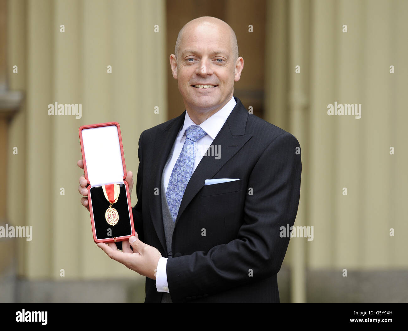 David Brailsford, nachdem er seine Ritterschaft von Queen Elizabeth II. Bei einer Investiturzeremonie im Buckingham Palace, London, erhalten hatte. Stockfoto