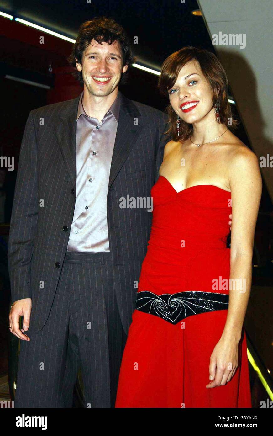 Jovovich anderson Fotos und Bildmaterial in hoher Auflösung Alamy