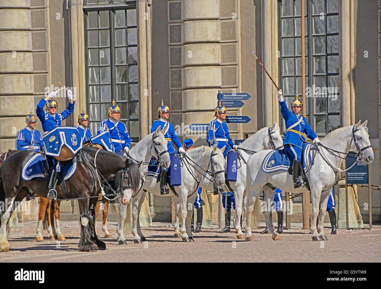 Ändern des Schutzes im königlichen Palast in Stockholm, Schweden. Stockfoto