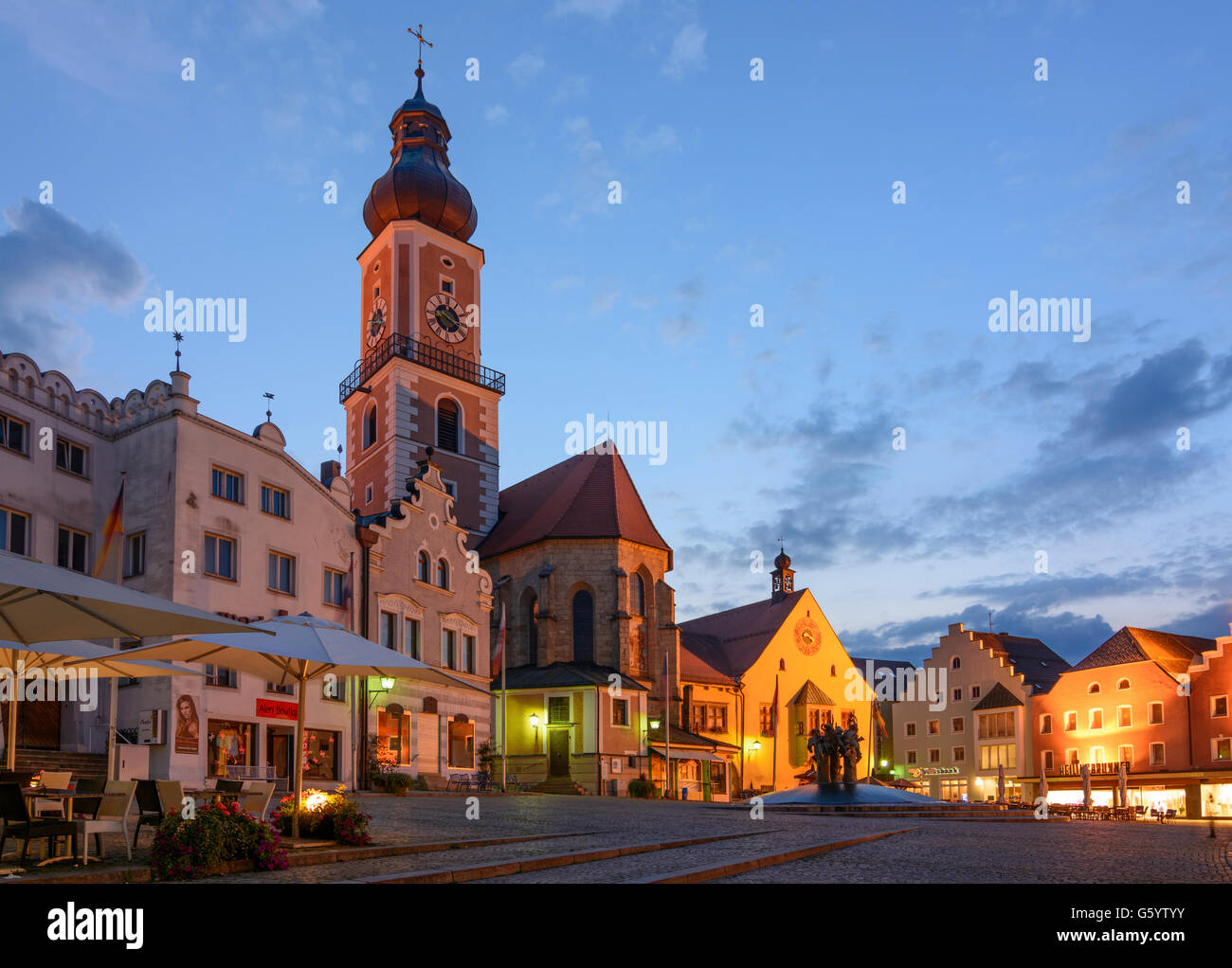 Rathaus und st jakob kirche -Fotos und -Bildmaterial in hoher Auflösung ...
