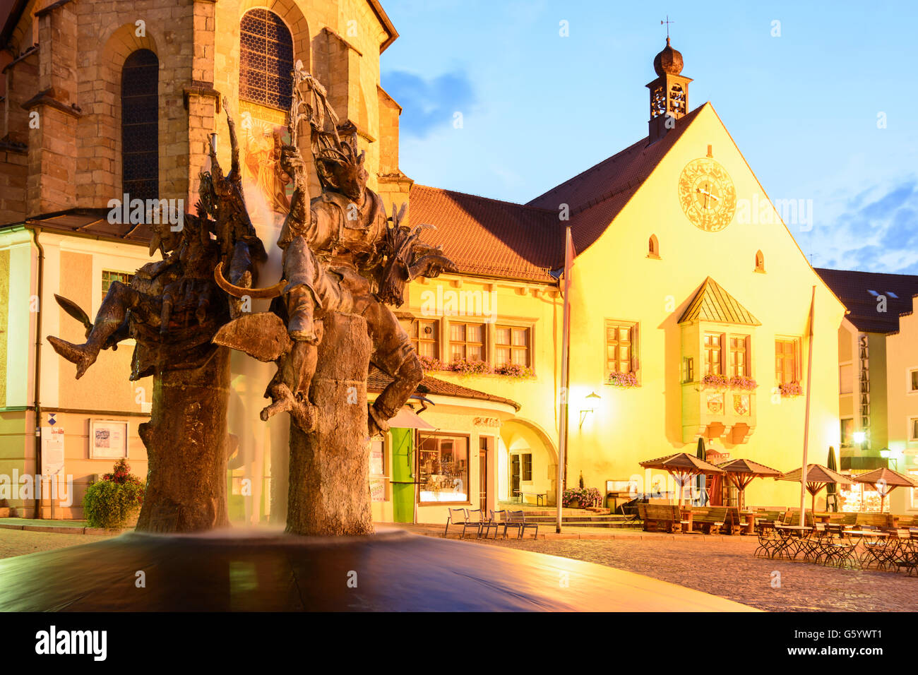 Marktplatz mit brunnen und stadtkirche -Fotos und -Bildmaterial in ...