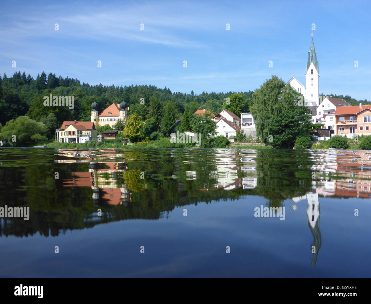 Dorf Ramspau am Fluss Regen, Schloss Ramspau, Regenstauf, Deutschland