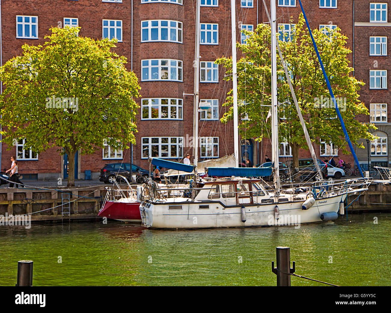 Kopenhagen, Dänemark: Blick auf Christianshavn Hafen von einem Meer Kanäle überqueren des Quartals Stockfoto