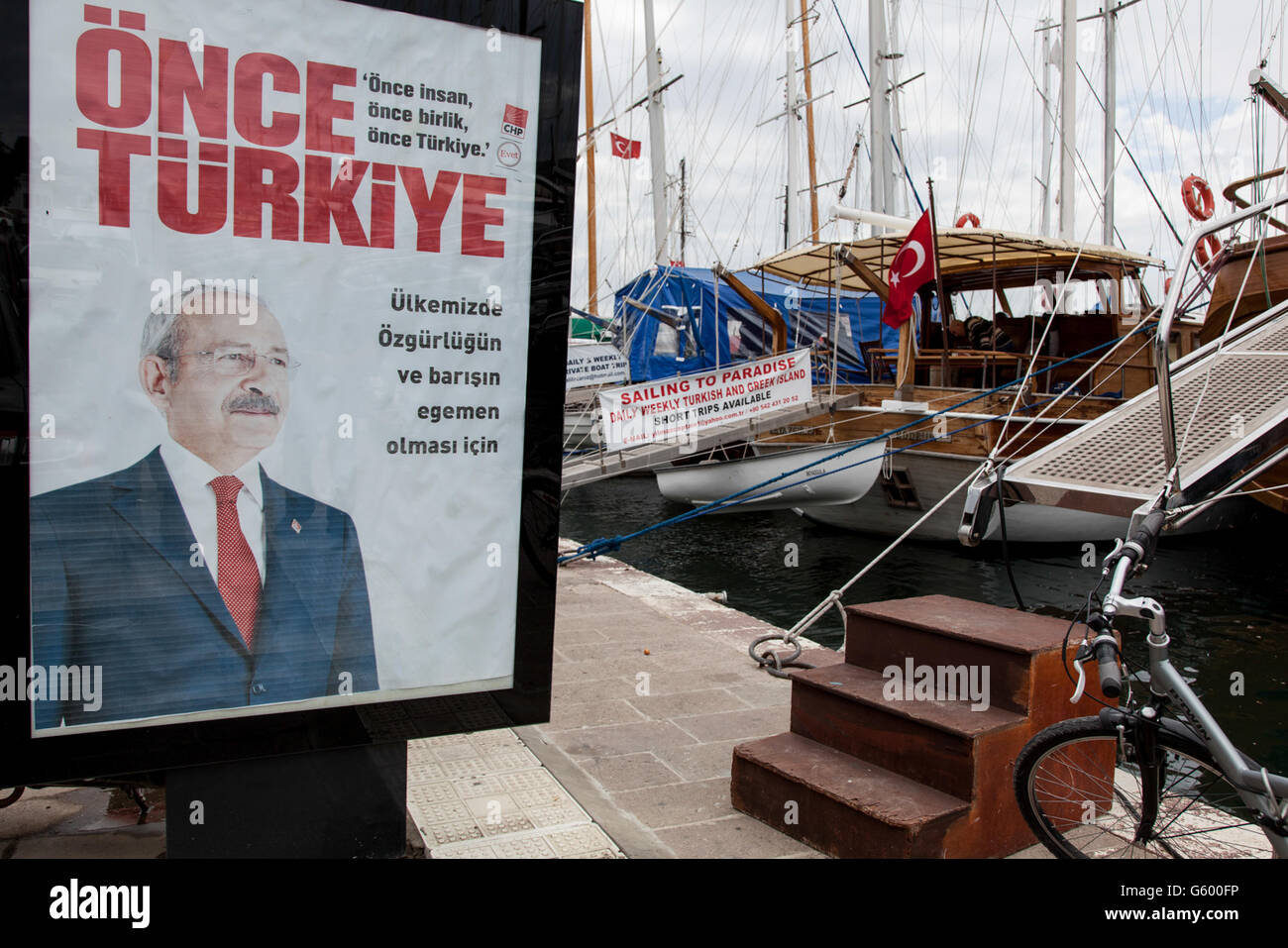 Türkische Flagge und Atatürk als türkische Symbol mit dem Meer. Stockfoto