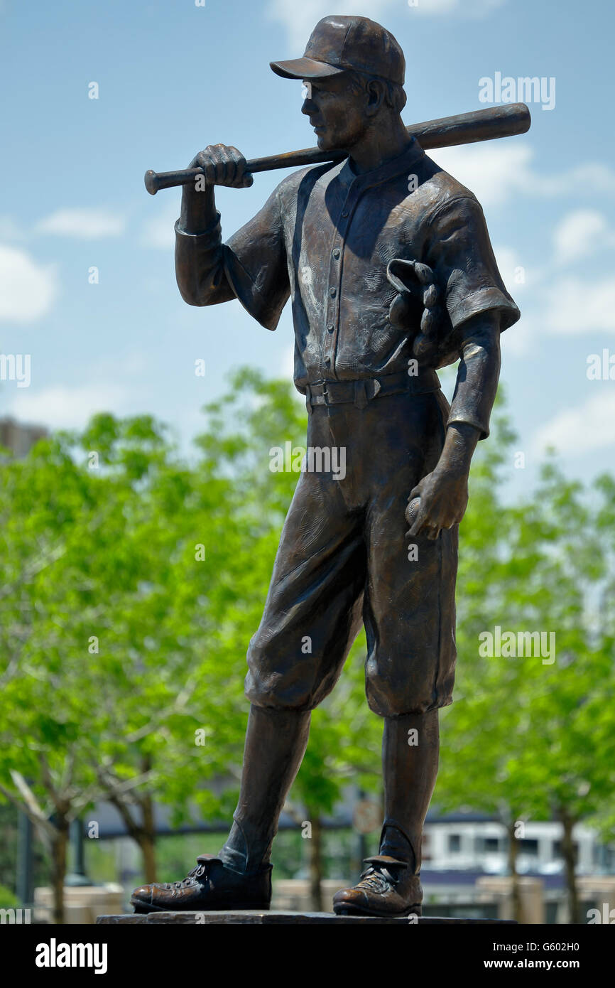 "Der Spieler" (vom Bildhauer George Lundeen), Coors Field, Denver, Colorado USA Stockfoto