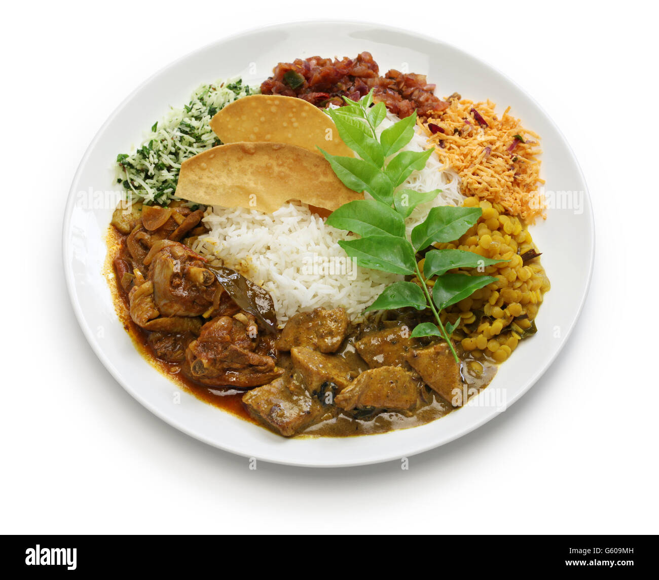 Sri Lanka Reis und Curry-Gericht isoliert auf weißem Hintergrund Stockfoto