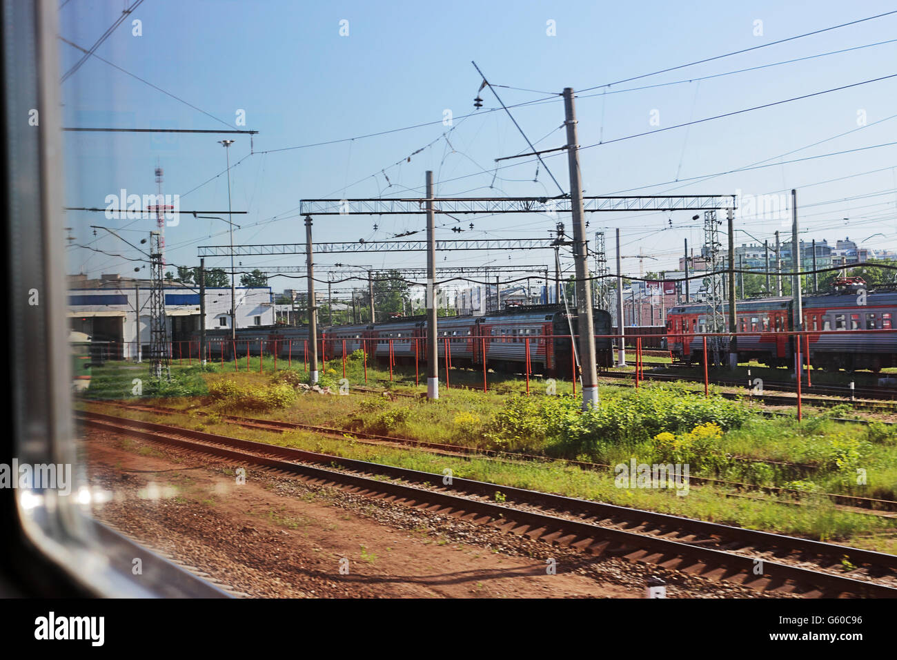 Der Blick aus dem Zugfenster. Stockfoto